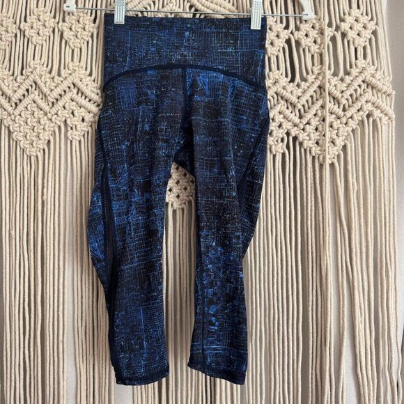 Lululemon Blue Cityscape Print High Rise Cropped Leggings - Size 2 - GUC - Picture 1 of 6